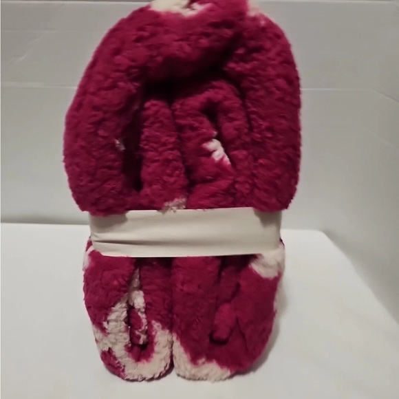 Opalhouse Pink and Cream Shearling Blanket - Picture 6 of 9